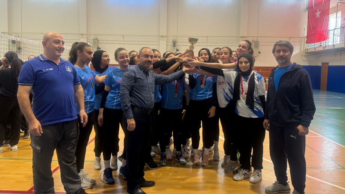 VOLEYBOLDA İLÇE ŞAMPİYONUYUZ